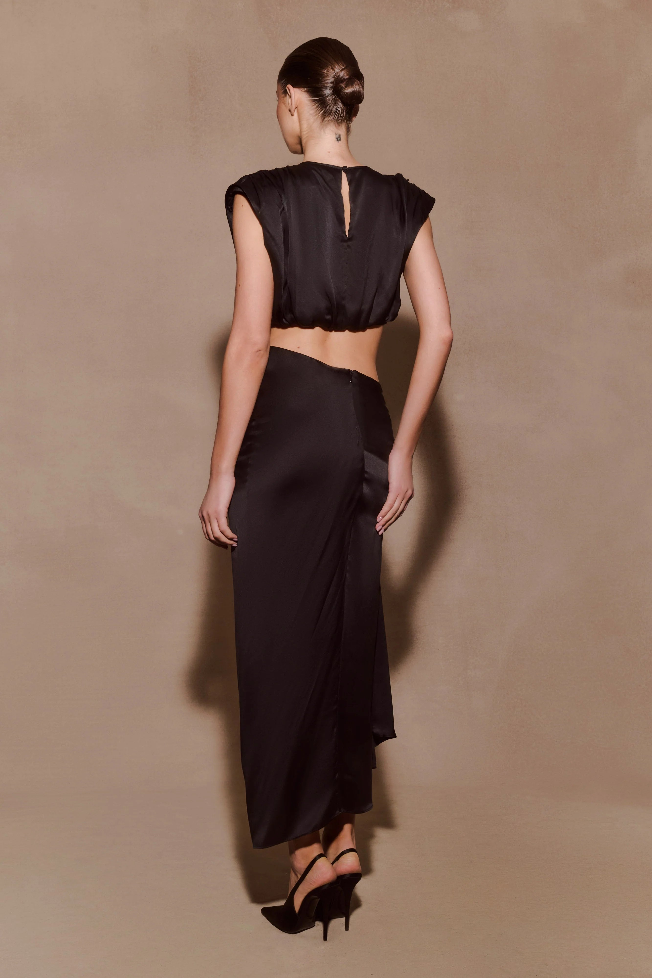 Zendaya Silk Midi Skirt - Black