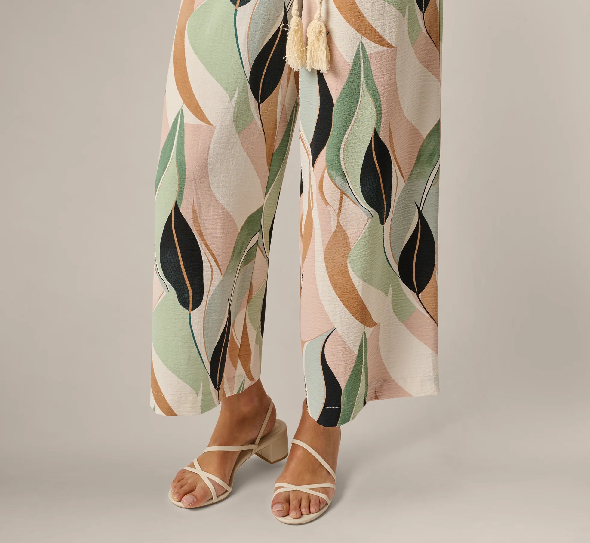 Rope Belt Floral Printed Wide Leg Pant In Seafoam Flowing Leaf