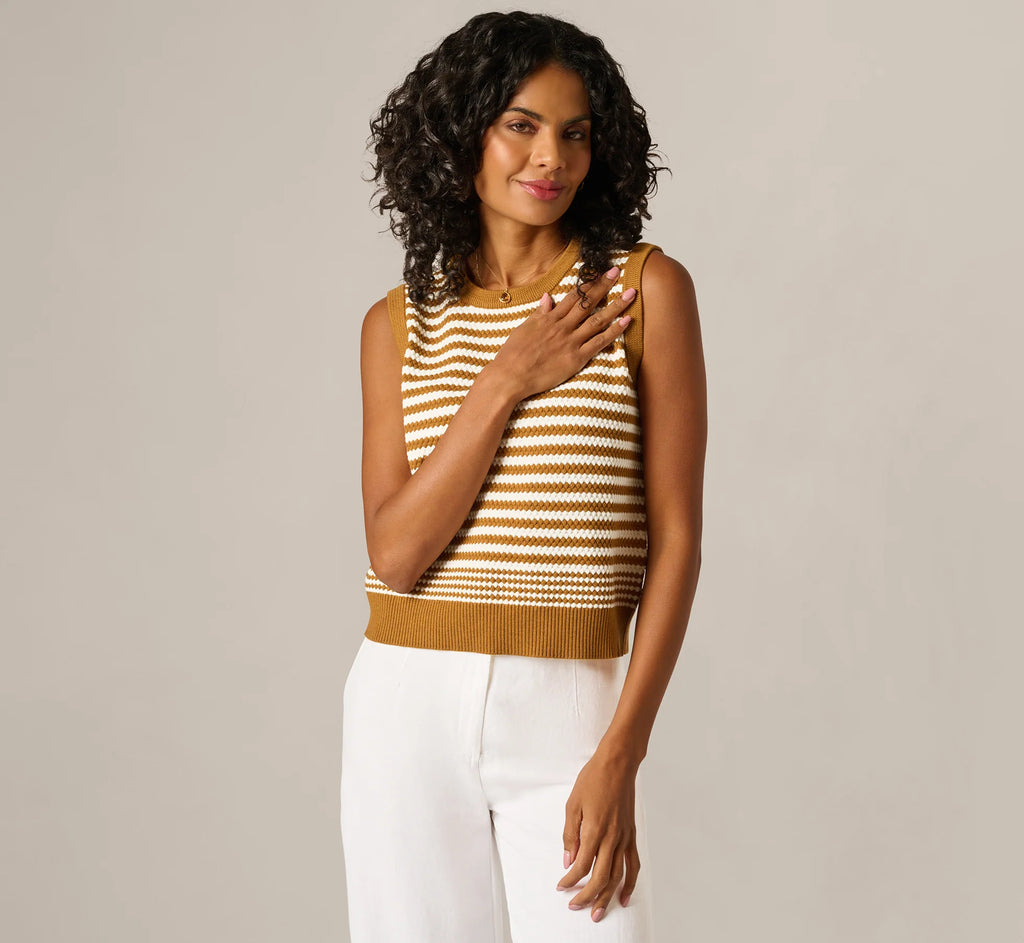 Textured Pullover Sweater Vest In Camel Ivory