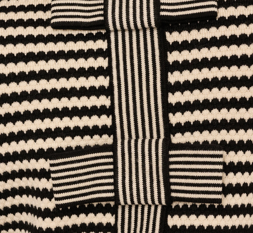 Three Quarter Sleeve Bow Pullover Sweater In Cream Black