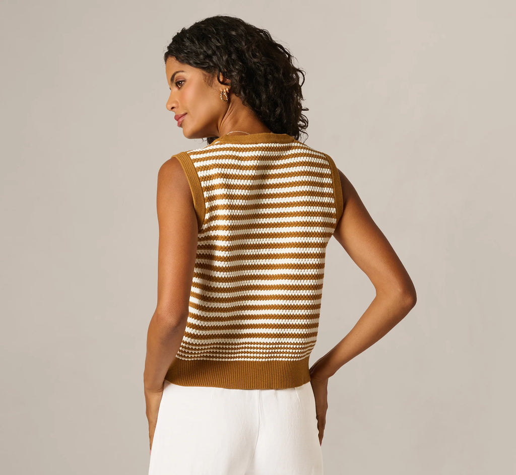 Textured Pullover Sweater Vest In Camel Ivory
