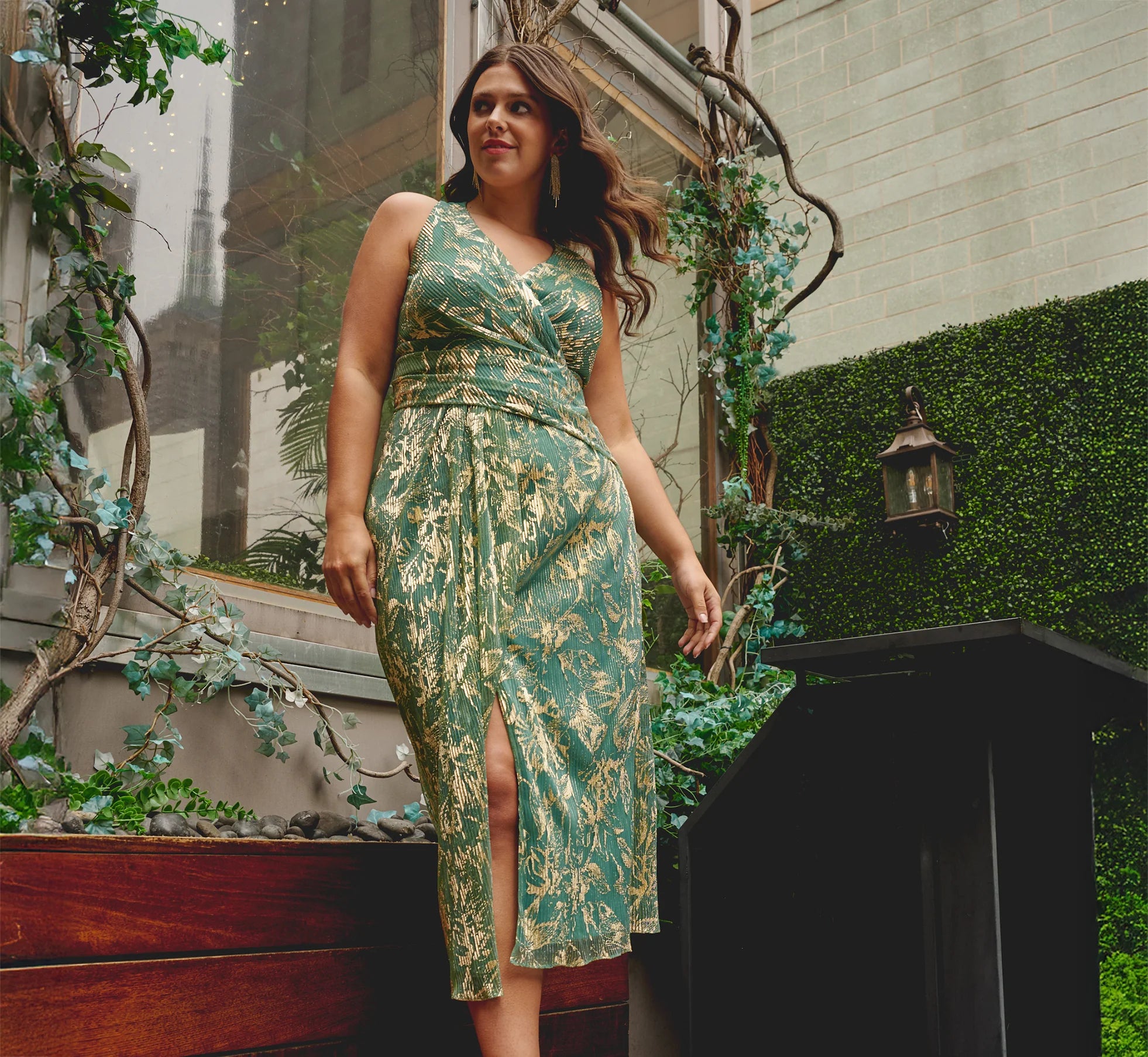 Plus Size Sleeveless Metallic Crinkle Midi Dress In Sage Gold
